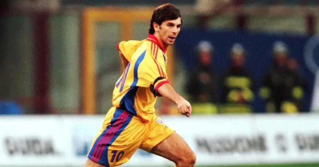 Ioan Lupescu running while playing for Romania