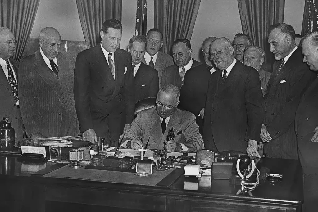 UK politicans signing the 1947 deal of the minimum wage into law