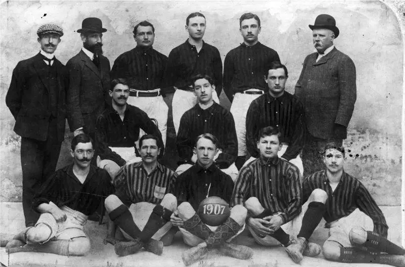 picture of the ac milan football team in 1907