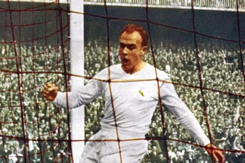 Alfredo Di Stefano scoring a goal for Real Madrid