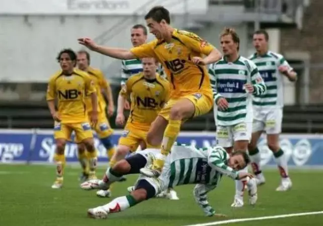 Even Iversen jumping over a tackle