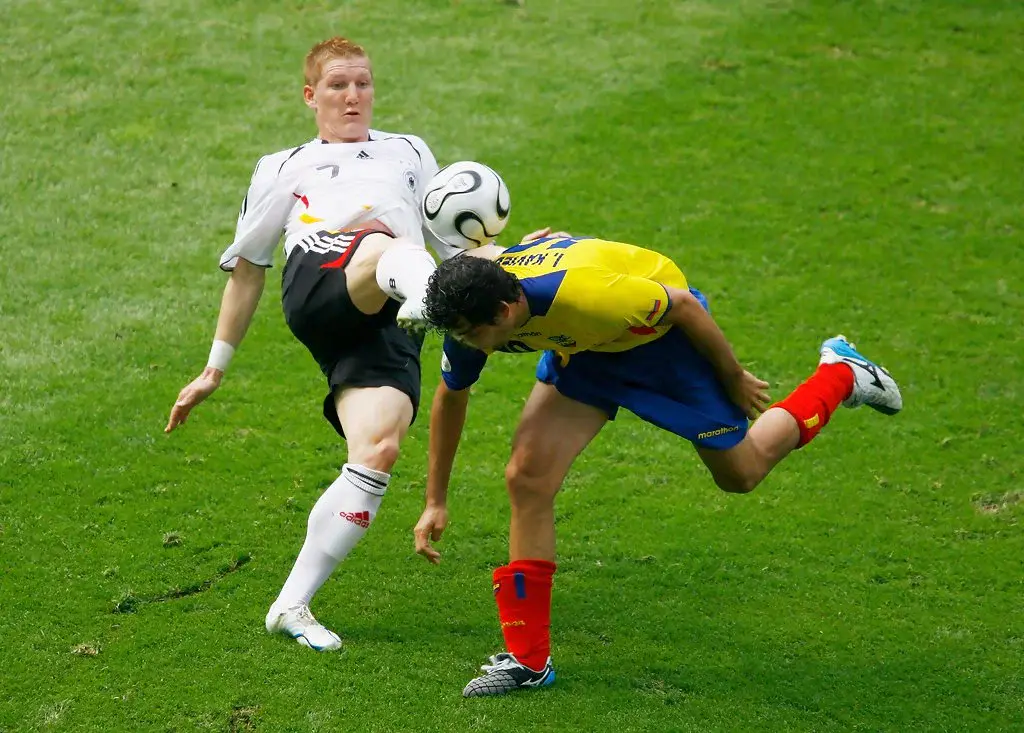 Iván Kaviedes and Bastian Schweinsteiger challenging for the ball in a world cup match
