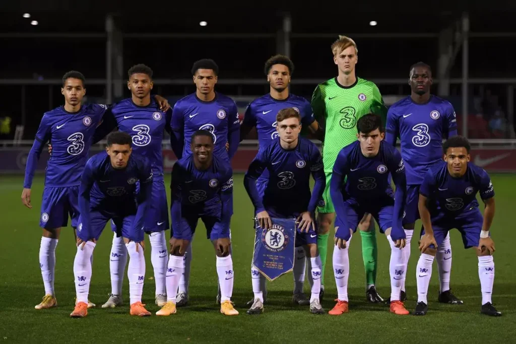 Lucas Bergström in his chelsea youth fa cup team photo
