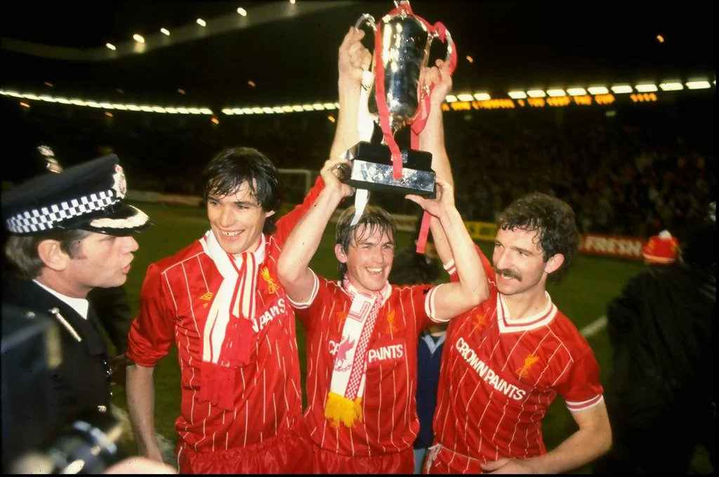 alan hansen lifting the european cup with teammates