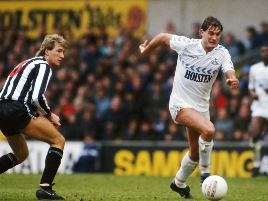 glenn hoddle dribbling the soccer ball past opponents