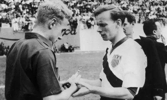 usa physio looks at injured hand at 1950 World Cup