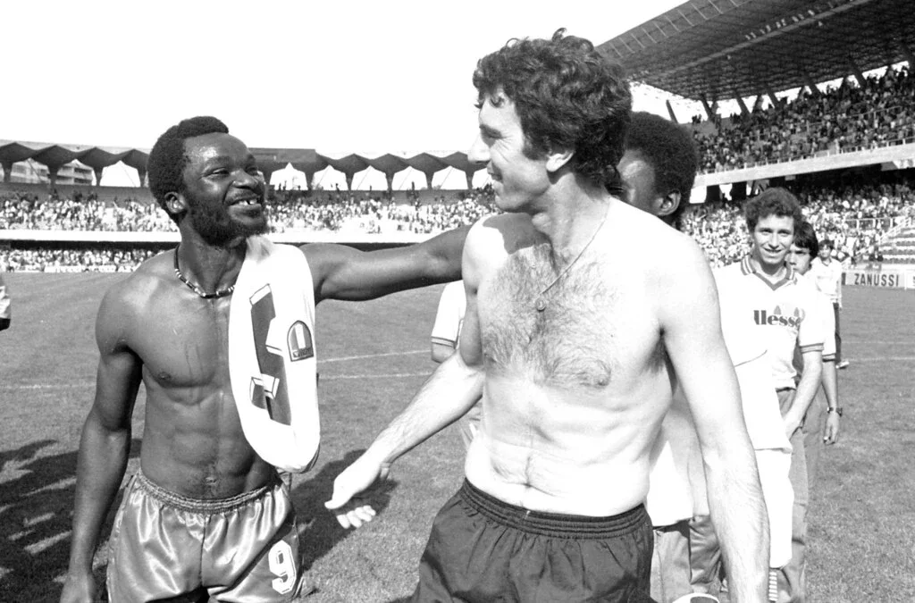 dino zoff italian goalkeeper shaking hands at the end of the day