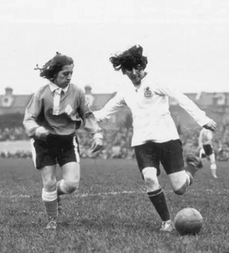 portsmouth women playing soccer