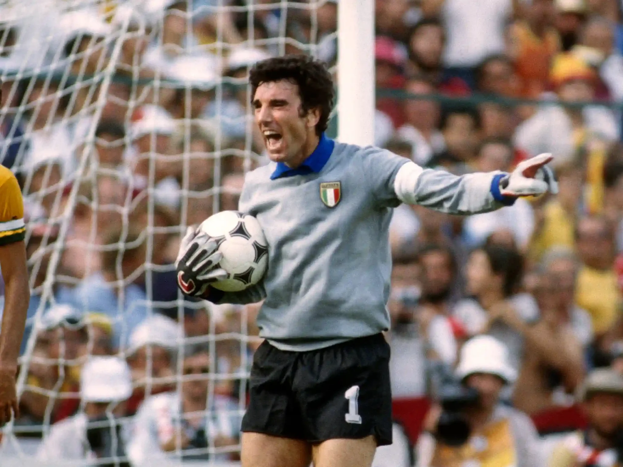 zoff holding the football when in goals for italy