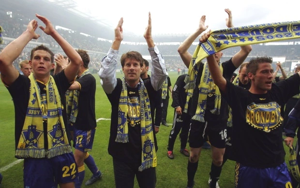 Brondby players thanking the crowd