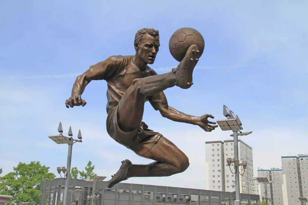 bergkamp statue