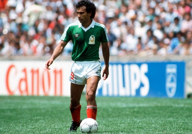 Hugo-Sánchez-Playing-For-Mexico-National-Team