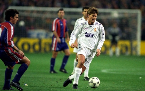 Michael Laudrup playing at Real Madrid