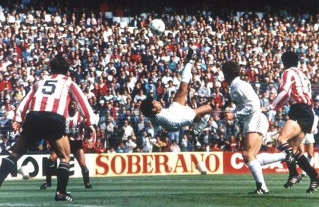 Overhead kick by Hugo Sanchez