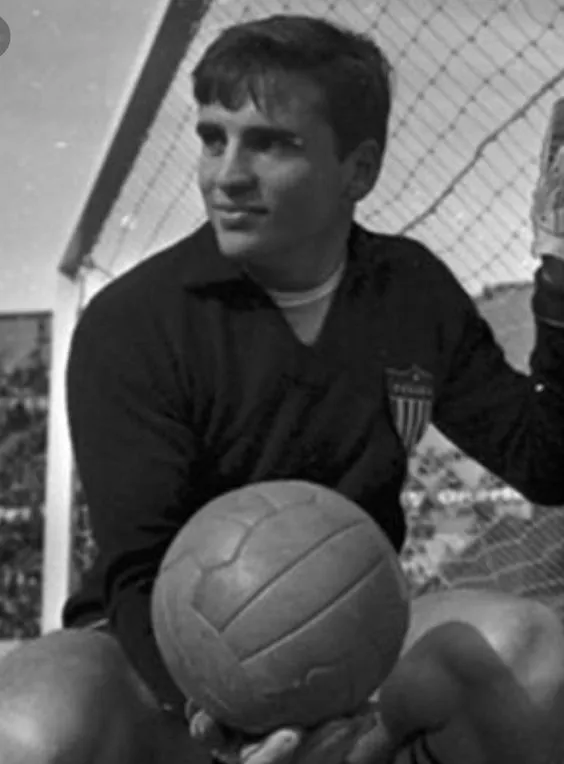 uruguayan goalkeeper Ladislao