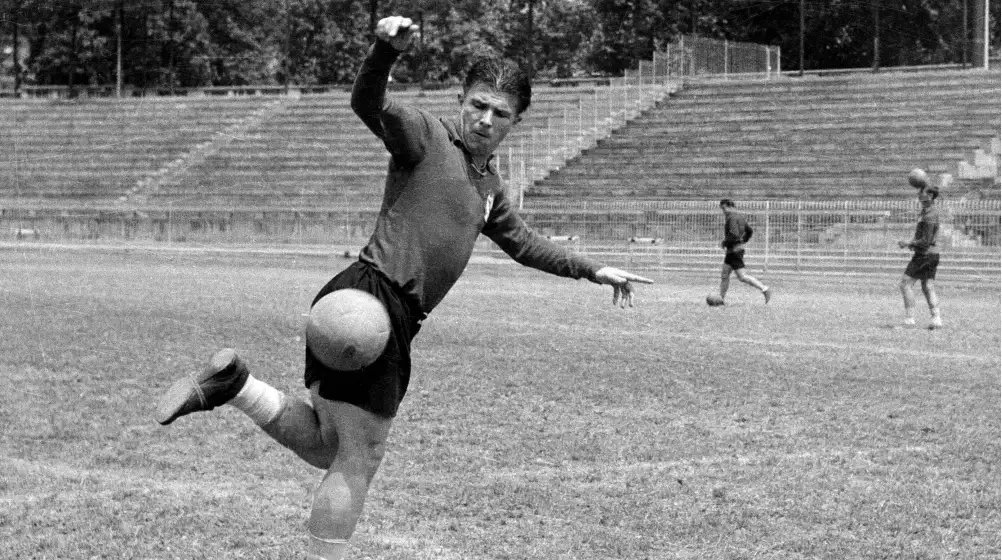 Ferenc Puskás keeping the ball up