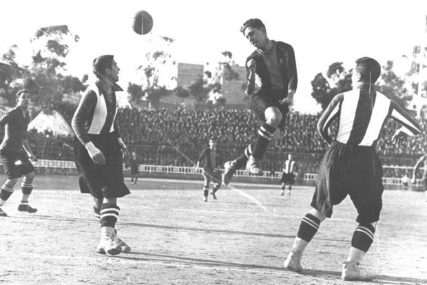 Paulino Alcántara heading the ball