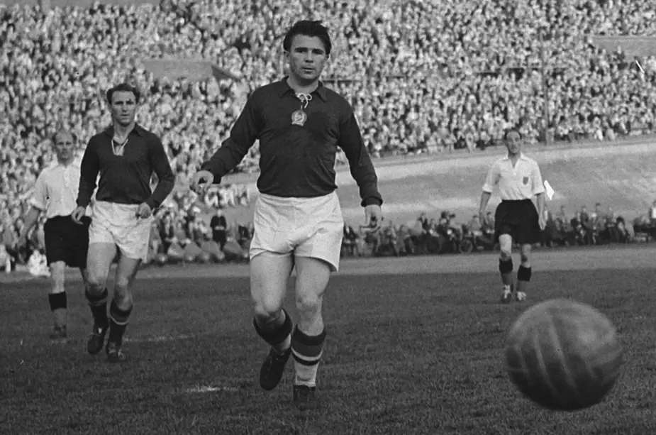 Puskas And Hidegkuti For Real Madrid In 1954