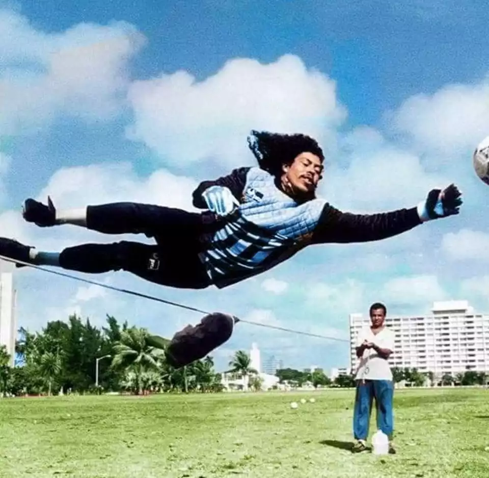 Rene Higuita training