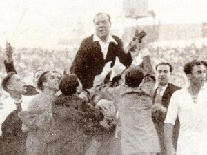 Ricardo Zamora getting carried off the pitch