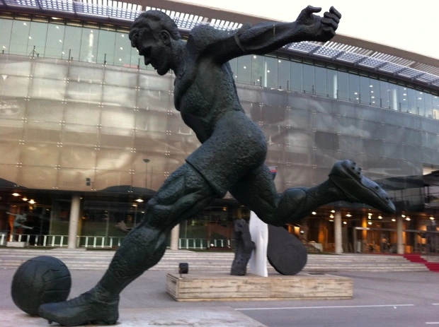 Statue of László Kubala