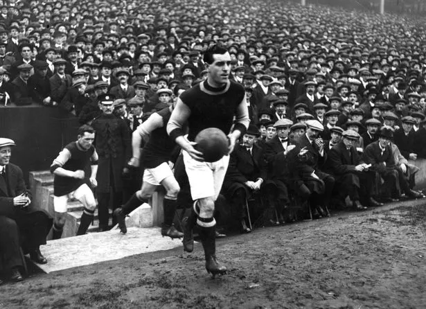 1914 burnley fc team running onto the soccer field