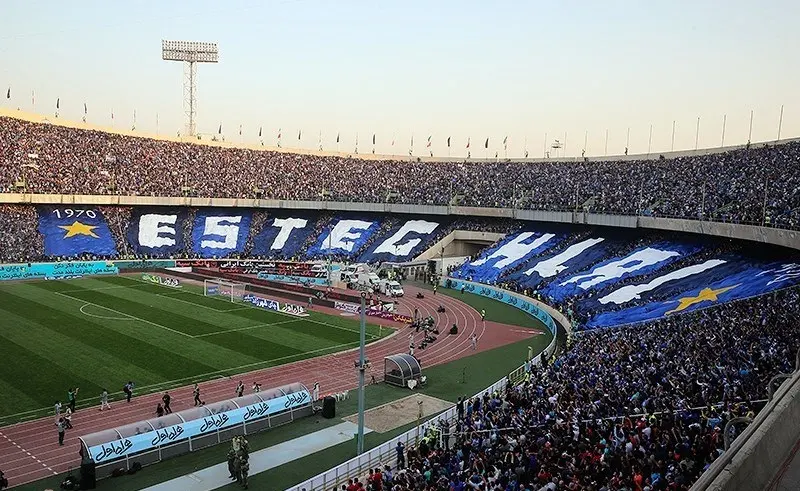 Esteghlal_F.C._supporters_at_derby_match