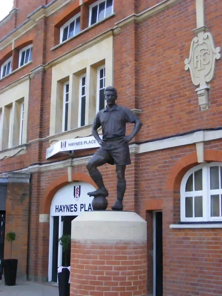 Johnny_Haynes_at_Craven_Cottage