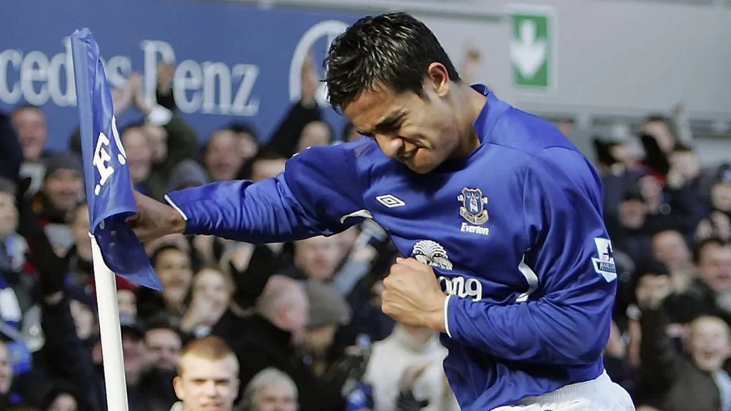 Tim Cahill everton striker