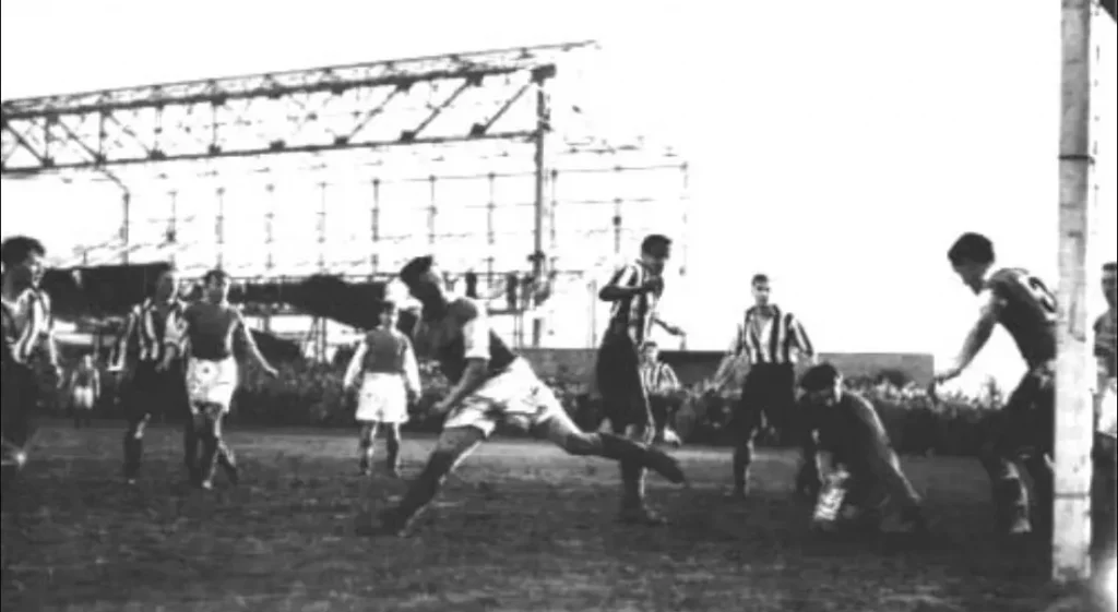 Wigan Athletic Defend Newcastle United In 1954 FA Cup Replay