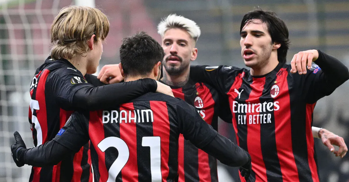  AC Milan's Rafael Leao celebrates with teammates after scoring against Red Star Belgrade, as transfer rumors continue to link Romelu Lukaku, Alvaro Morata, and Joshua Zirkzee with moves to the San Siro.