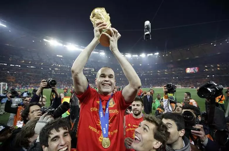 andres iniesta with world cup trophy