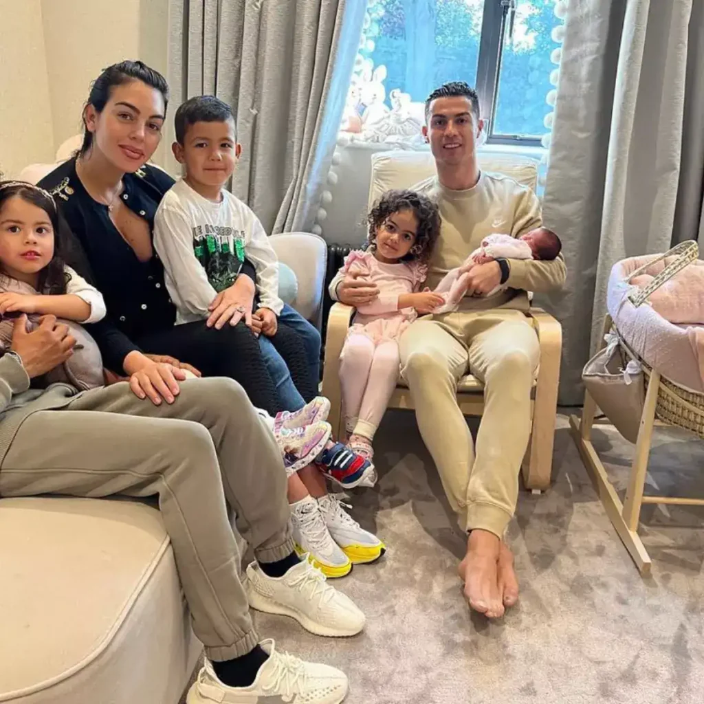 family-photo-cristiano-ronaldo