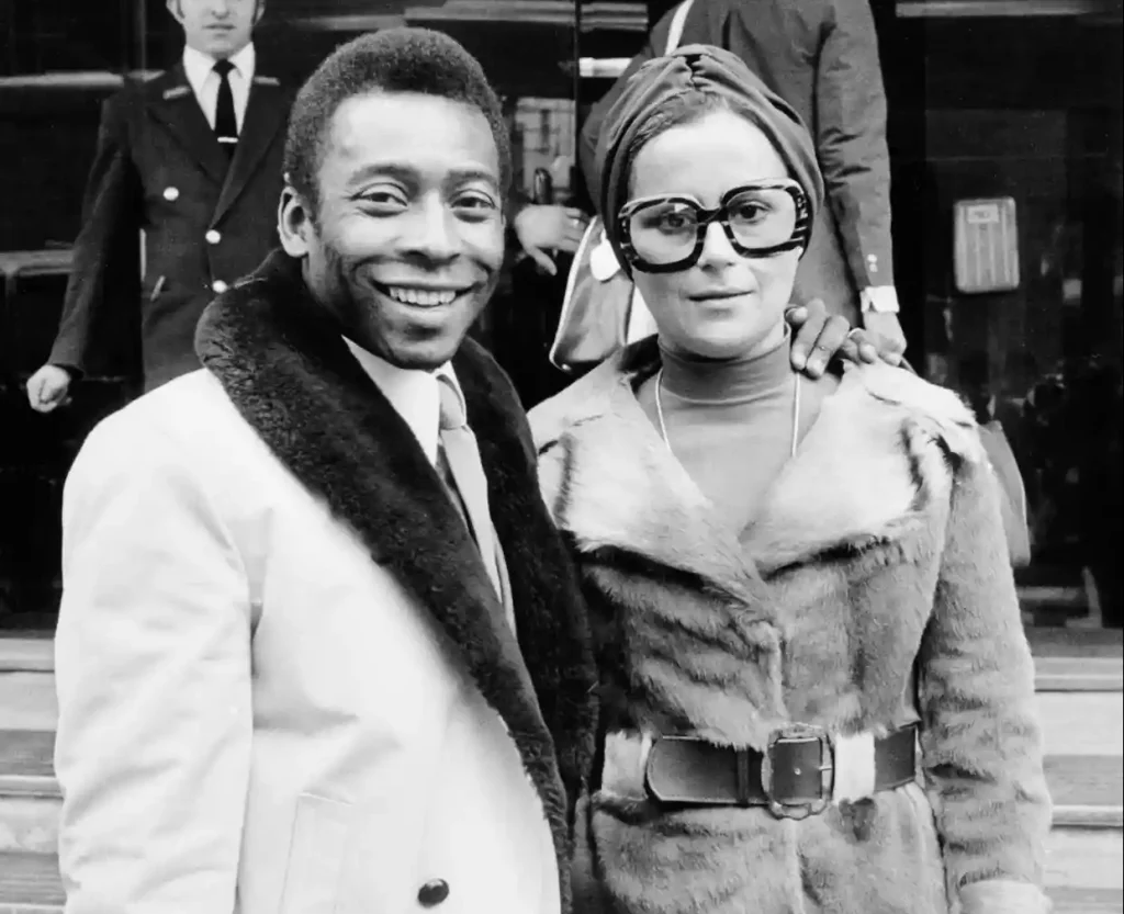 pele and wife on last soccer tour in england in 1973