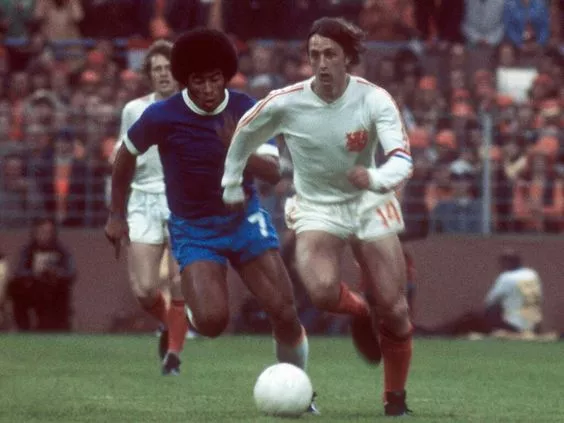 Johan Cruyff comes away from Jairzinho in 1974 world cup