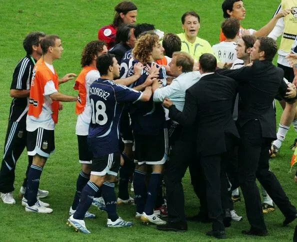 Leandro Cufre getting sent off in 2006 world cup