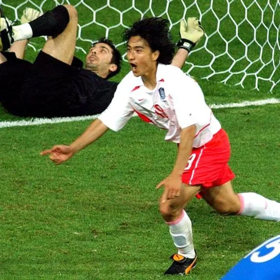 south korea forward scoring winning goal against italy 2002