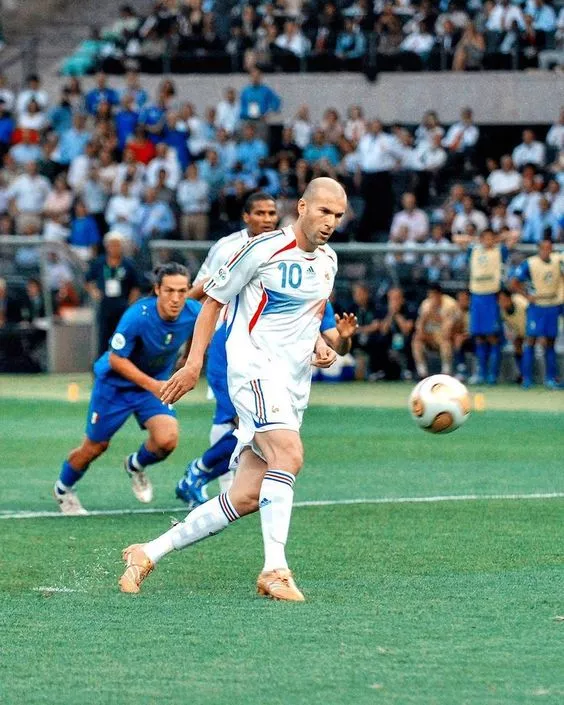 zidane scoring a penalty in FIFA World Cup 2006 Final