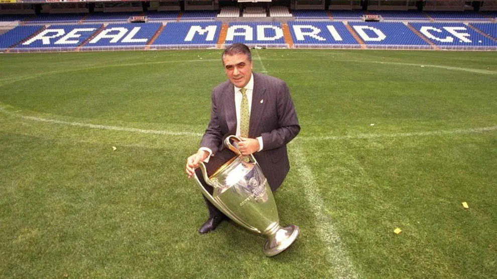 Lorenzo Sanz with european cup trophy