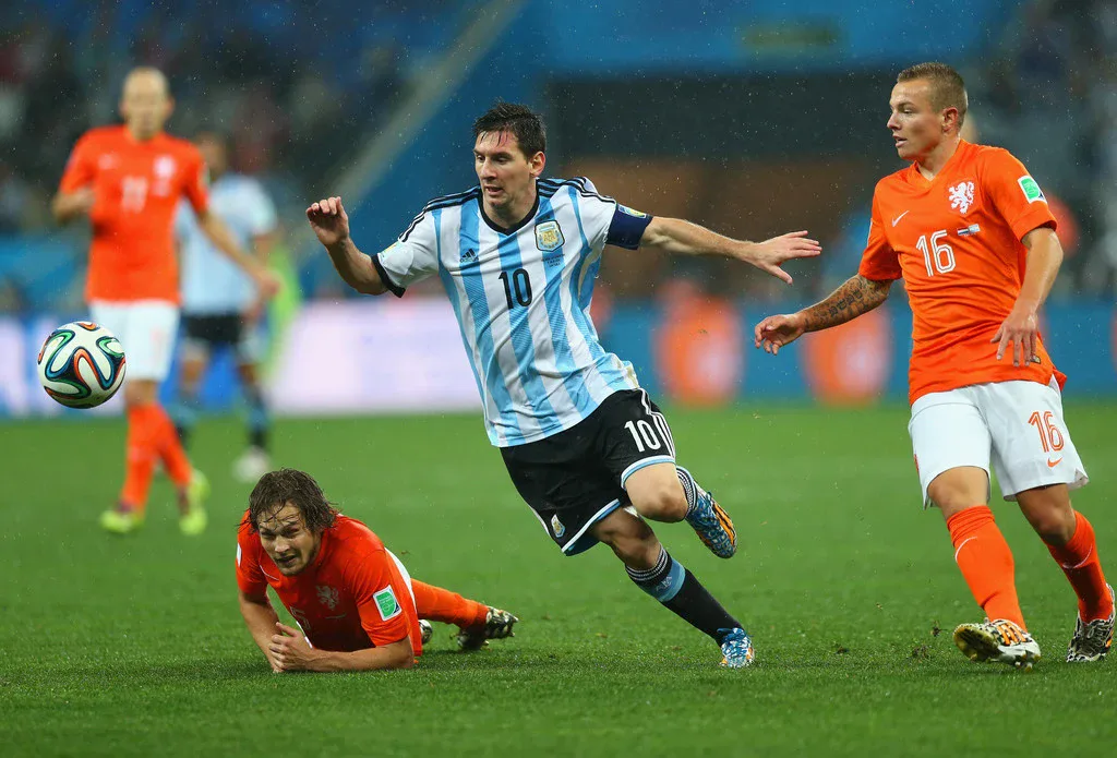 Netherlands playing Argentina 2006 world cup