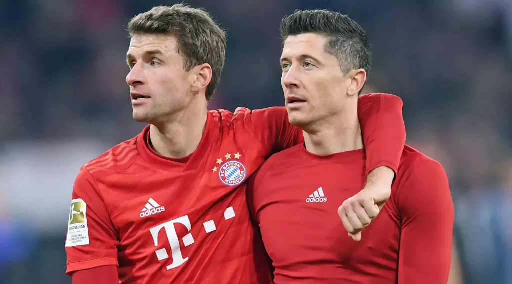 Robert Lewandowski and Thomas Müller playing for Bayern Munich