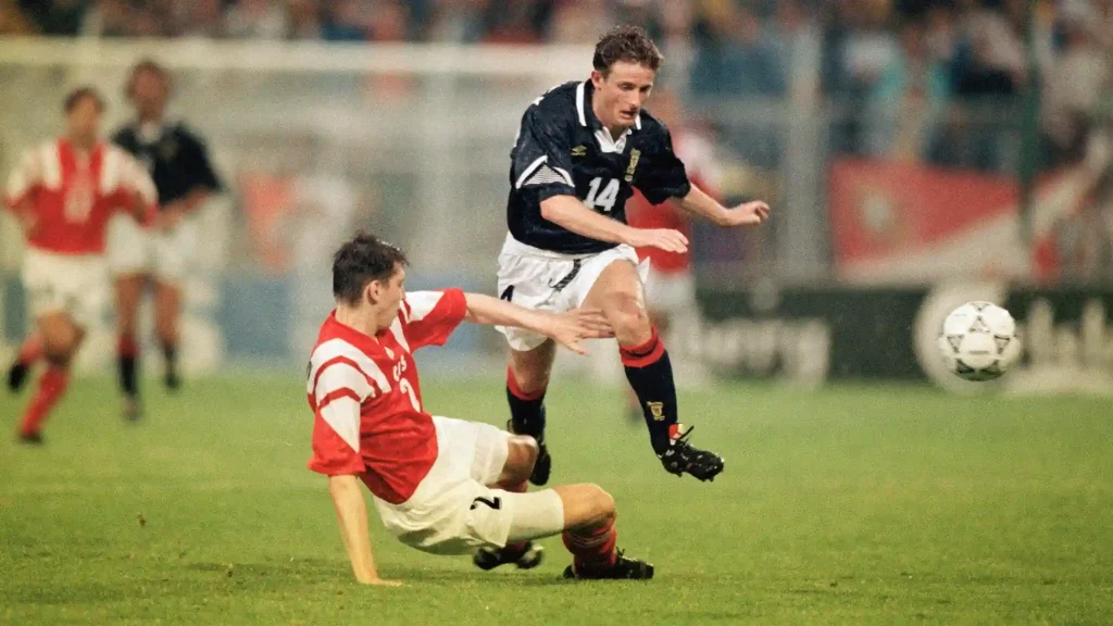 uefa_euro_1992_scotland football_player_beating_a_tackle