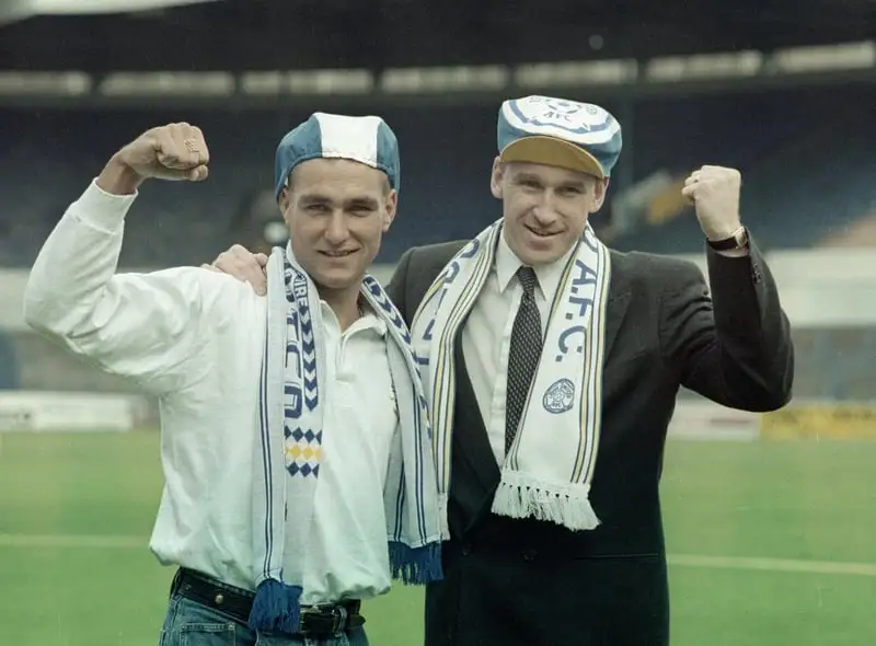 vinnie jones signing for leeds united