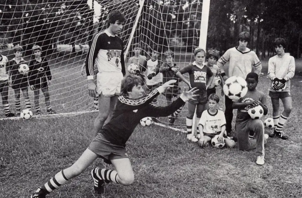 Arnie Mausser teaching kids