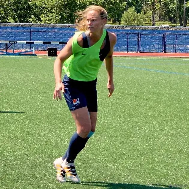 Christie Rampone playing soccer for monmouth