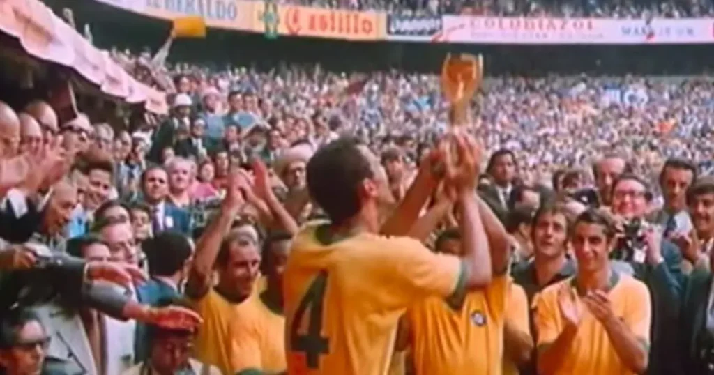 carlos alberto lifting the 1970 world cup