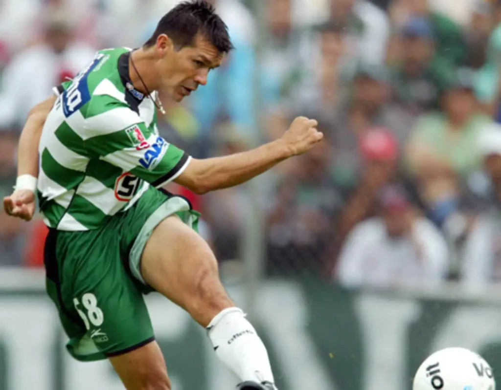 jared borgetti playing for santos laguna