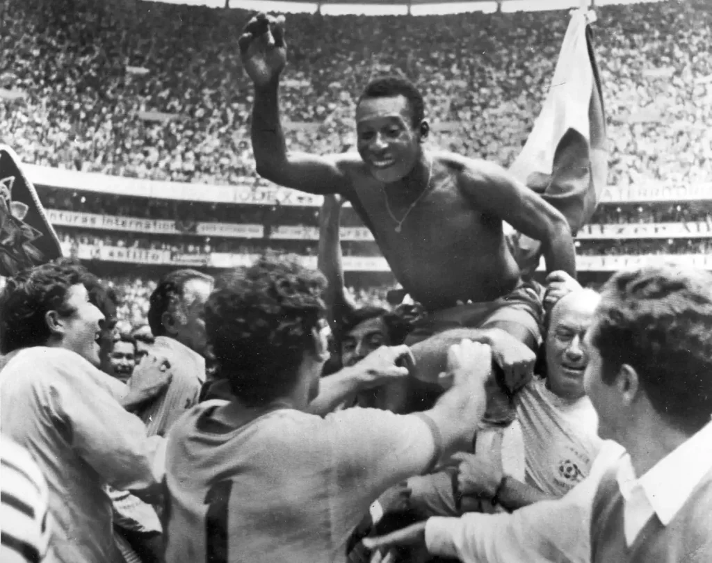 pele being carried off after 1970 world cup final