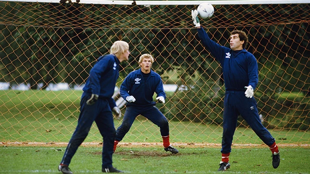 peter-shilton-and-chris-woods-training-1984