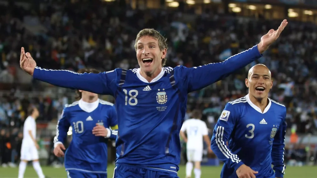 Martin Palermo scoring goal for Argentina in 2010